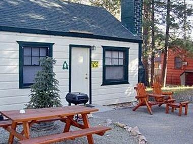 Three Pines Lodge - Photo2