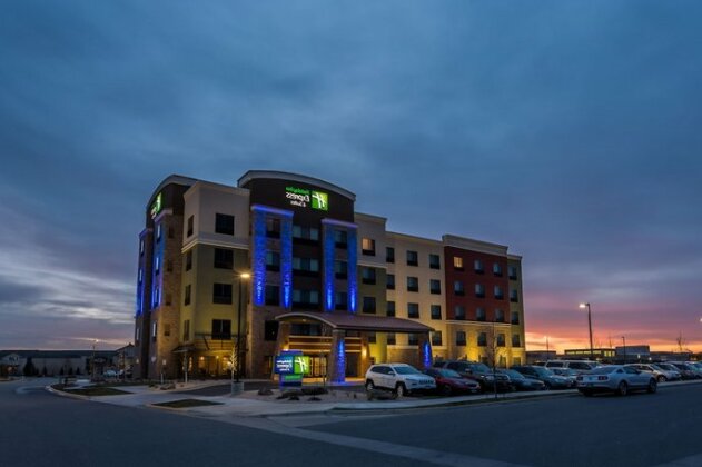 Holiday Inn Express Hotel & Suites Billings - Photo2