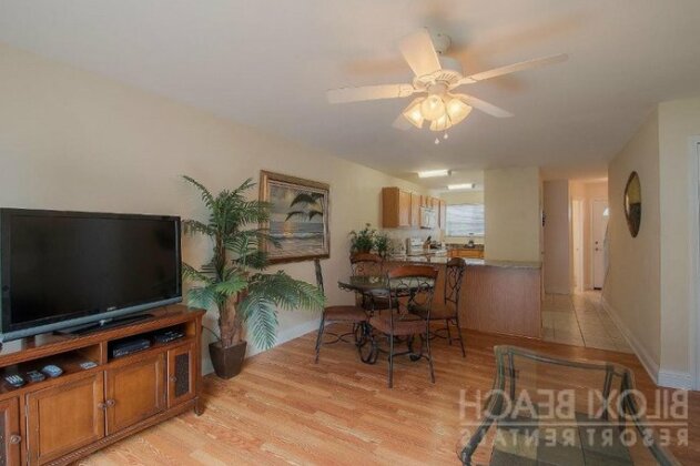 Oak Shores 103 - Two Bedroom Apartment - Photo3