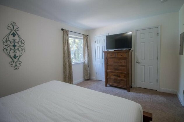 Oak Shores 129 - One Bedroom Apartment - Photo3