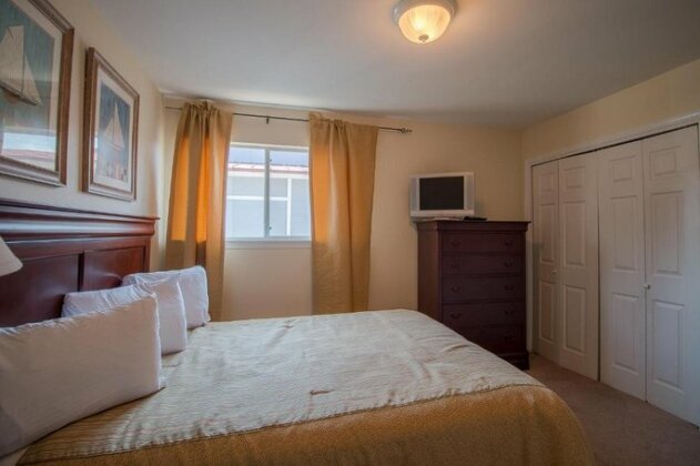 Oak Shores 90 - Two Bedroom Apartment - Photo3