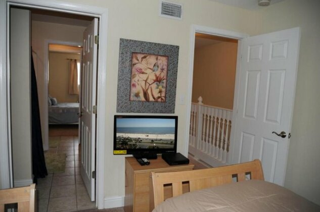 Oak Shores 93 - Two Bedroom Apartment - Photo4