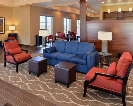 Comfort Inn & Suites Mandan - Bismarck - Photo4