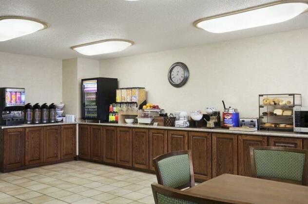 Country Inn & Suites by Radisson Bismarck ND - Photo3