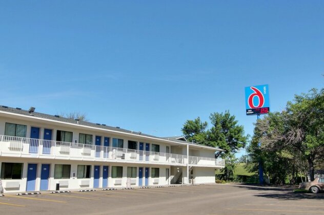 Motel 6 Bismarck