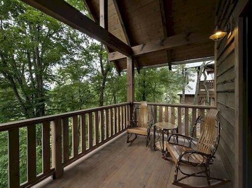 Cheshire Cabins and Treehouse Rentals - Photo2