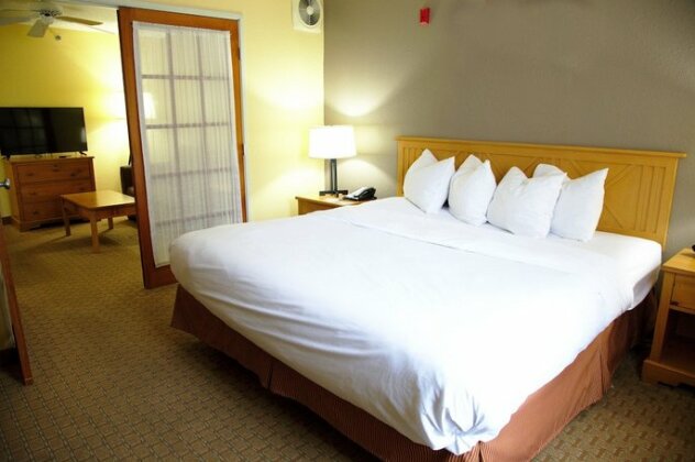 Country Inn & Suites by Radisson Bloomington-Normal West IL - Photo4