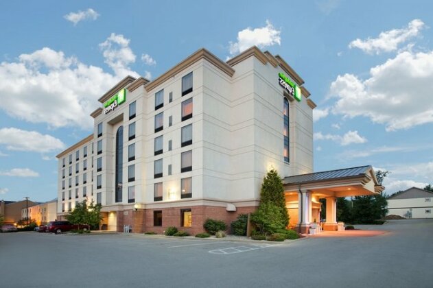 Holiday Inn Express Hotel & Suites Bloomington - Photo2