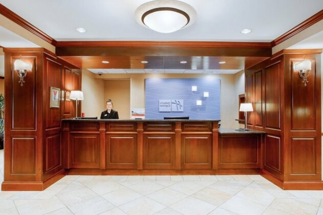Holiday Inn Express Hotel & Suites Bloomington - Photo3