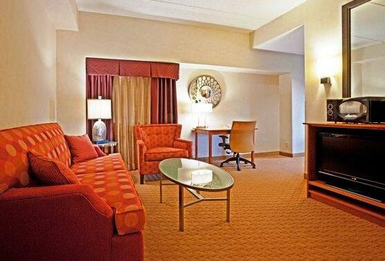Crowne Plaza Hotel & Suites MSP Airport - Mall Of America - Photo3