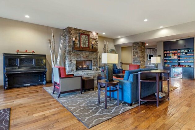 Comfort Inn & Suites Blue Ridge - Photo3