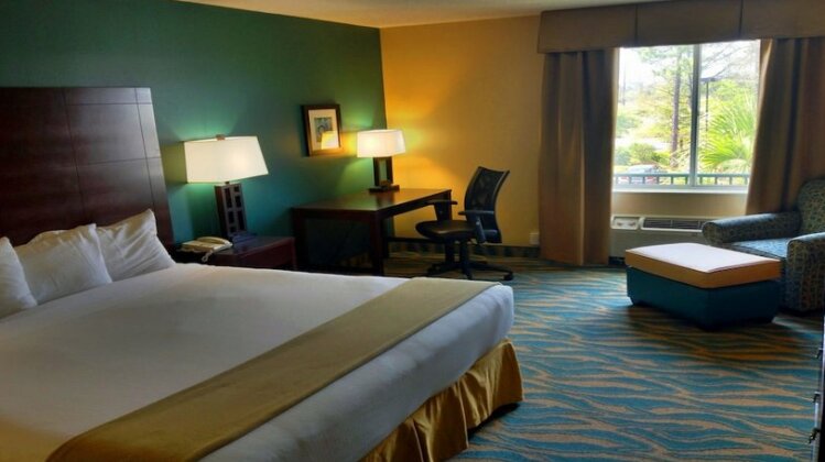 Holiday Inn Express & Suites Bluffton @ Hilton Head Area - Photo5