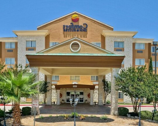 Comfort Inn & Suites Texas Hill Country - Photo2