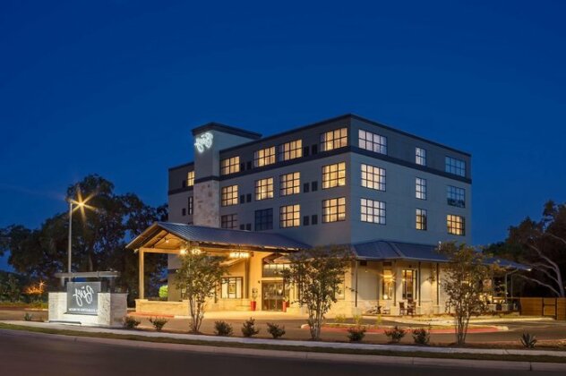 The Bevy Hotel Boerne A Doubletree By Hilton