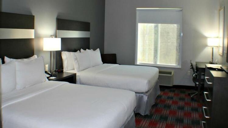 Holiday Inn Express & Suites Bonham - Photo3