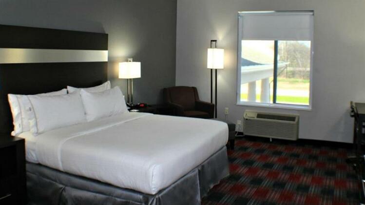 Holiday Inn Express & Suites Bonham - Photo5