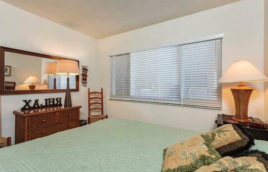 Gulf Front Elevator Pool Sleeps 4 2 Br condo by RedAwning - Photo2