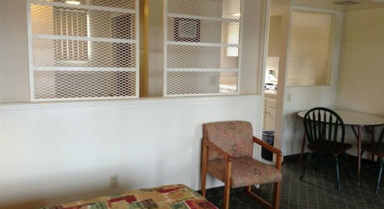 Stanlunds Inn and Suites - Photo3