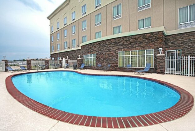 Holiday Inn Express and Suites Bossier City Louisiana Downs - Photo2