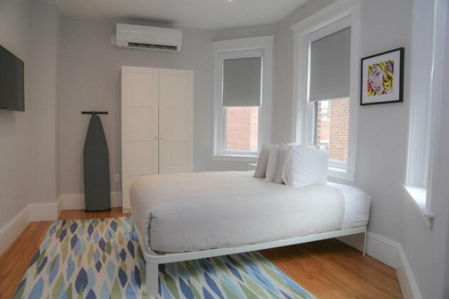 A Stylish Stay w/ a Queen Bed Heated Floors 12 - Photo4
