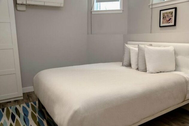 A Stylish Stay w/ a Queen Bed Heated Floors 3 - Photo3