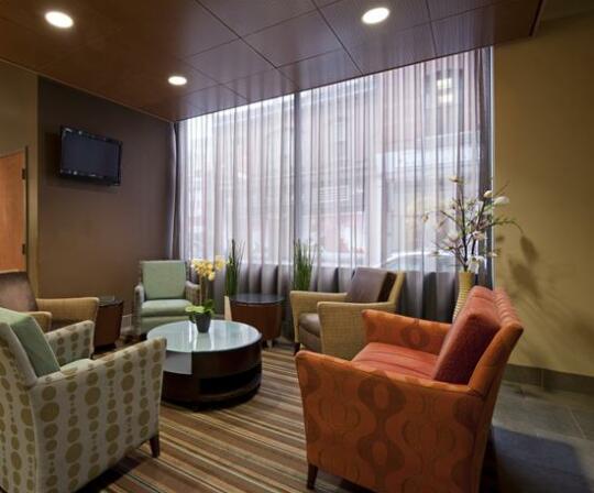 Holiday Inn Express Hotel and Suites Boston TD Garden - Photo5