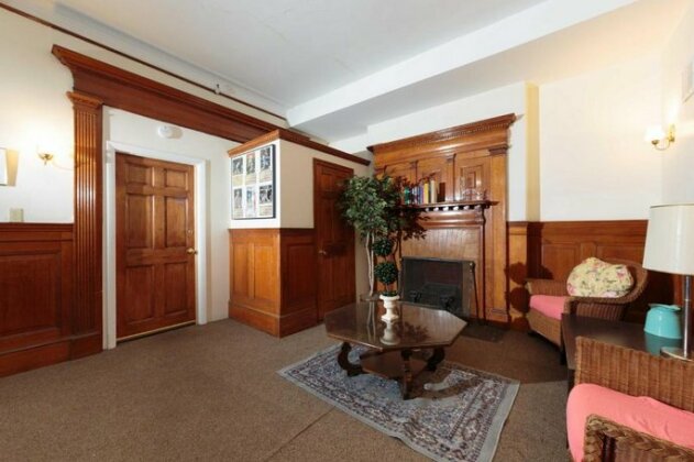 Large Private Room with Shared Bathroom Close to Fenway Boston College/University - Photo2