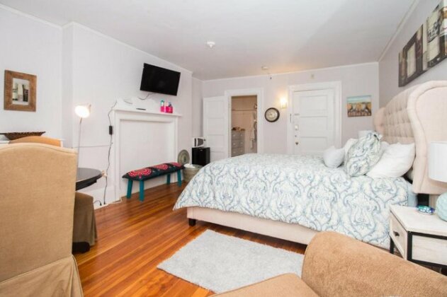 Large Private Room with Shared Bathroom Close to Fenway Boston College/University - Photo5