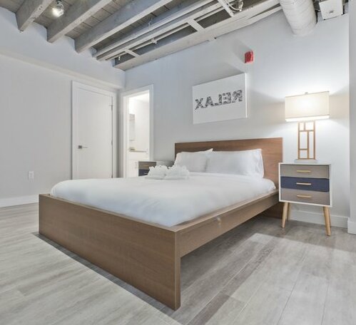 Loft-Style 2BR in Downtown by Sonder