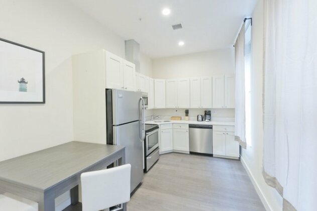 Modern Downtown Crossing Suites by Sonder - Photo3