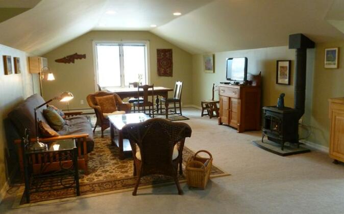 Bozeman Country Carriage House - Photo5