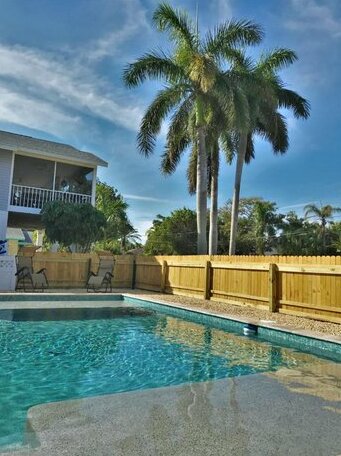 Beach Bungalow on Anna Maria Island Located Within Walking Distance to Beach