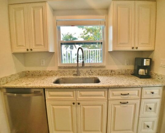 Beach Bungalow on Anna Maria Island Located Within Walking Distance to Beach - Photo5