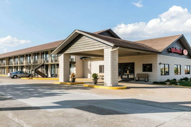 Econo Lodge Inn & Suites Near Shepherd Of The Hills Expy