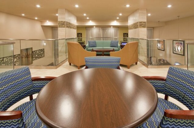 Holiday Inn Express Hotel & Suites Branson 76 Central - Photo4