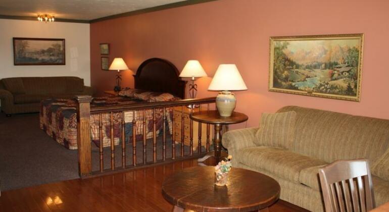 Outback Roadhouse Motel & Suites Branson - Photo4