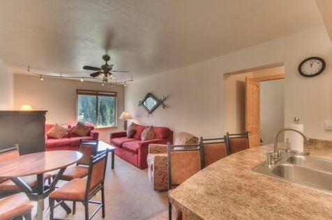 Lodge By The Blue Grande Suite Apartment - Photo4