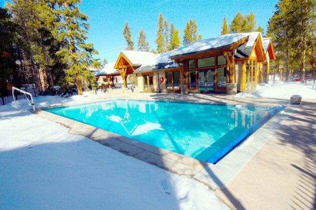 Pinecreek I - 4 BR - Private Hot Tub - Close to Town - Shuttle to Slopes - Photo2