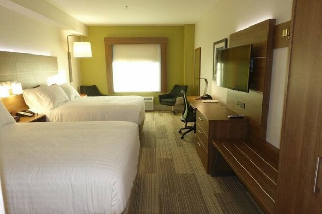 Holiday Inn Express & Suites Brentwood - Photo5