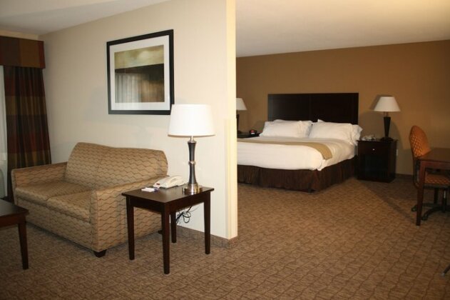 Holiday Inn Express & Suites Bridgeport - Photo2