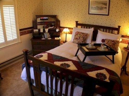 Silver Maple Inn and The Cain House Country Suites - Photo3