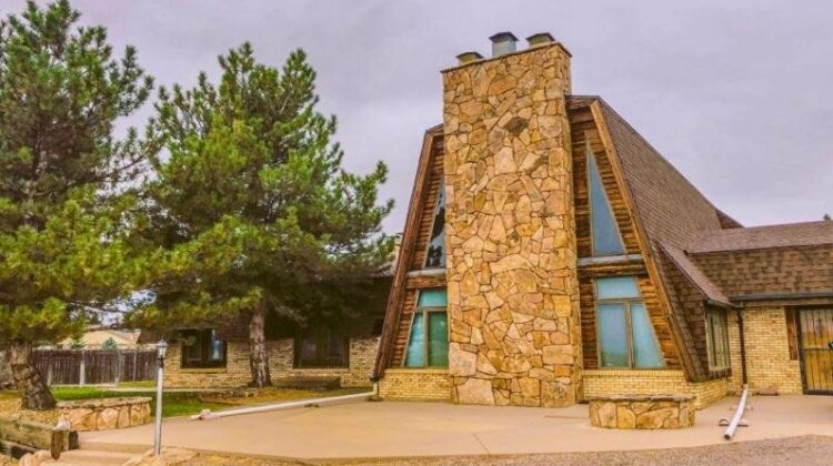 Colorado Layover Lodge Hostel