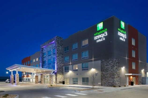 Holiday Inn Express & Suites - Denver NE - Brighton - Photo3