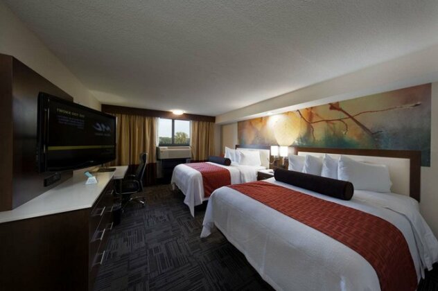 Best Western Premier Milwaukee-Brookfield Hotel & Suites - Photo3