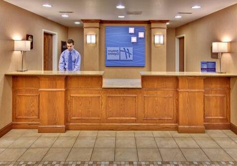 Holiday Inn Express Hotel & Suites Brookings - Photo4