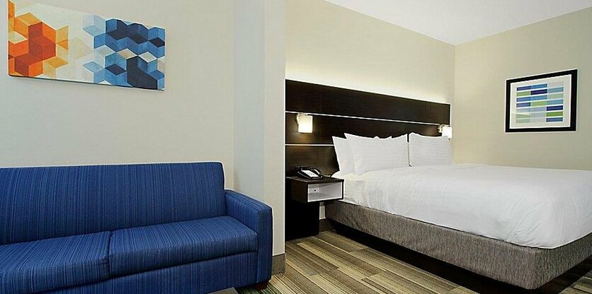 Holiday Inn Express & Suites - Brookshire - Katy Freeway - Photo3