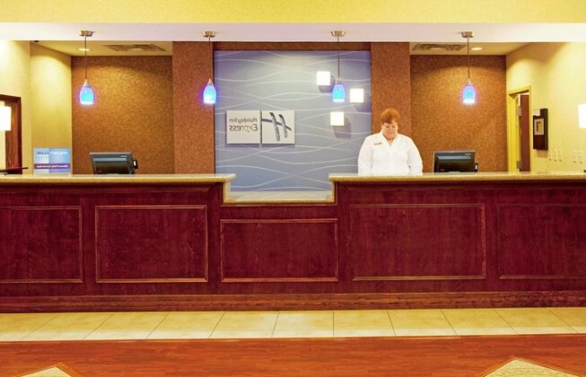Holiday Inn Express Hotel & Suites Brooksville-I-75 - Photo4