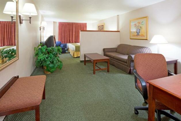 Holiday Inn Express Milwaukee North Brown Deer/Mequon - Photo3