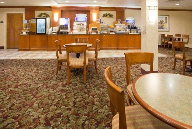 Holiday Inn Express Milwaukee North Brown Deer/Mequon - Photo4