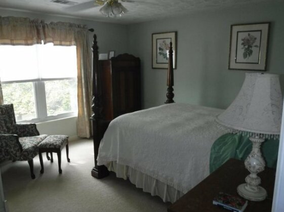 Serenity Hill Bed and Breakfast - Photo2